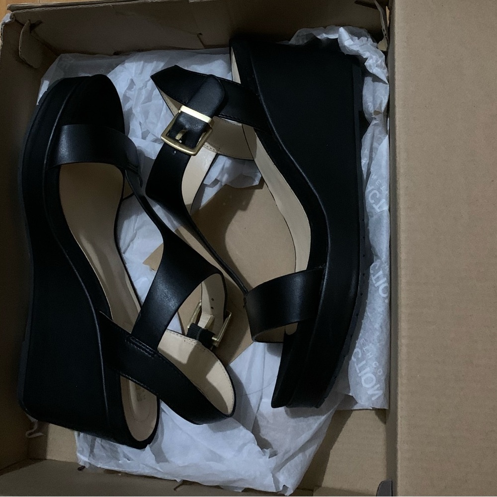 Kenneth Cole Wedge heels